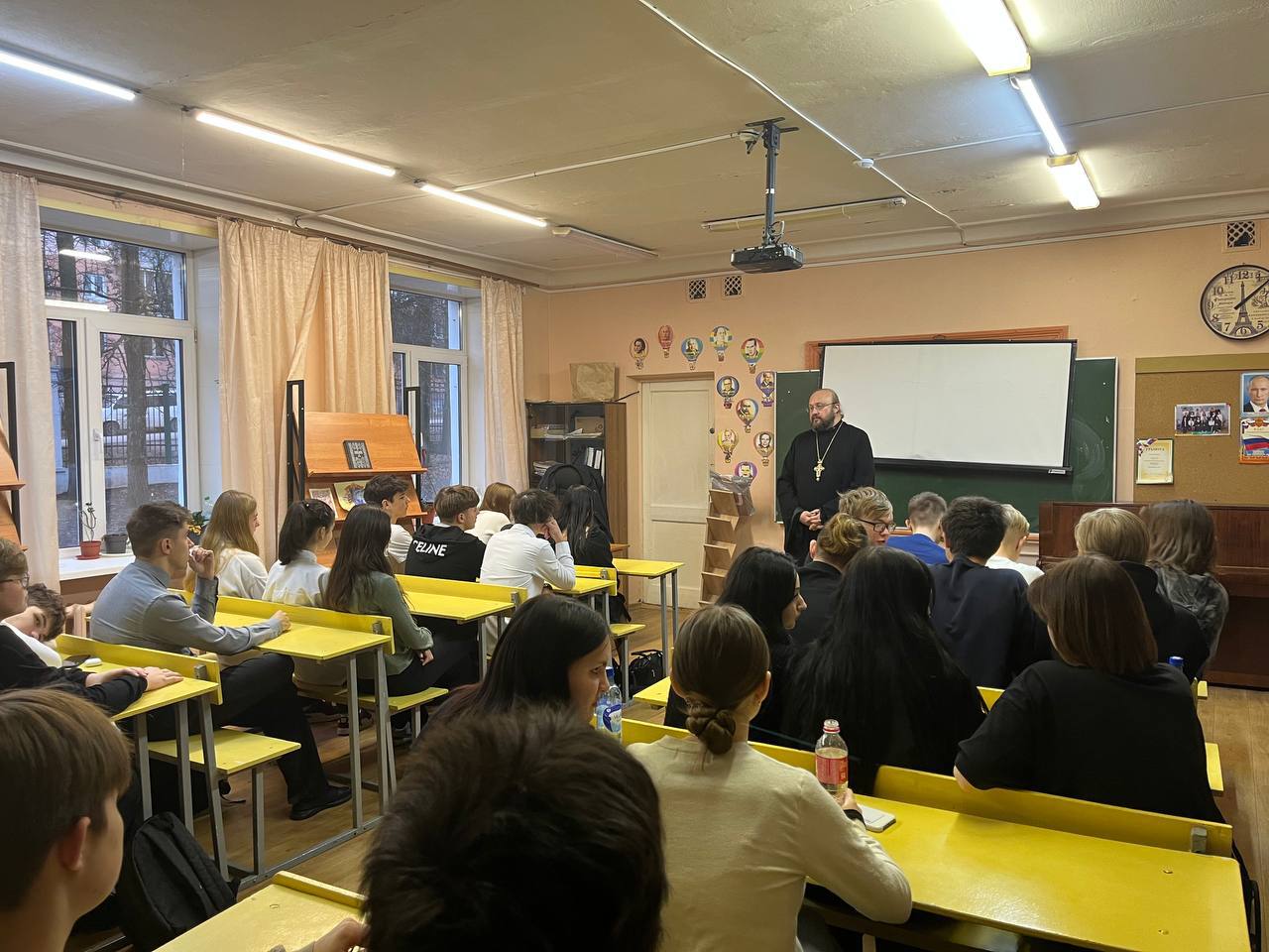 Разговор со священником в МБОУ лицее №4 Разговор со священником в МБОУ лицее №4