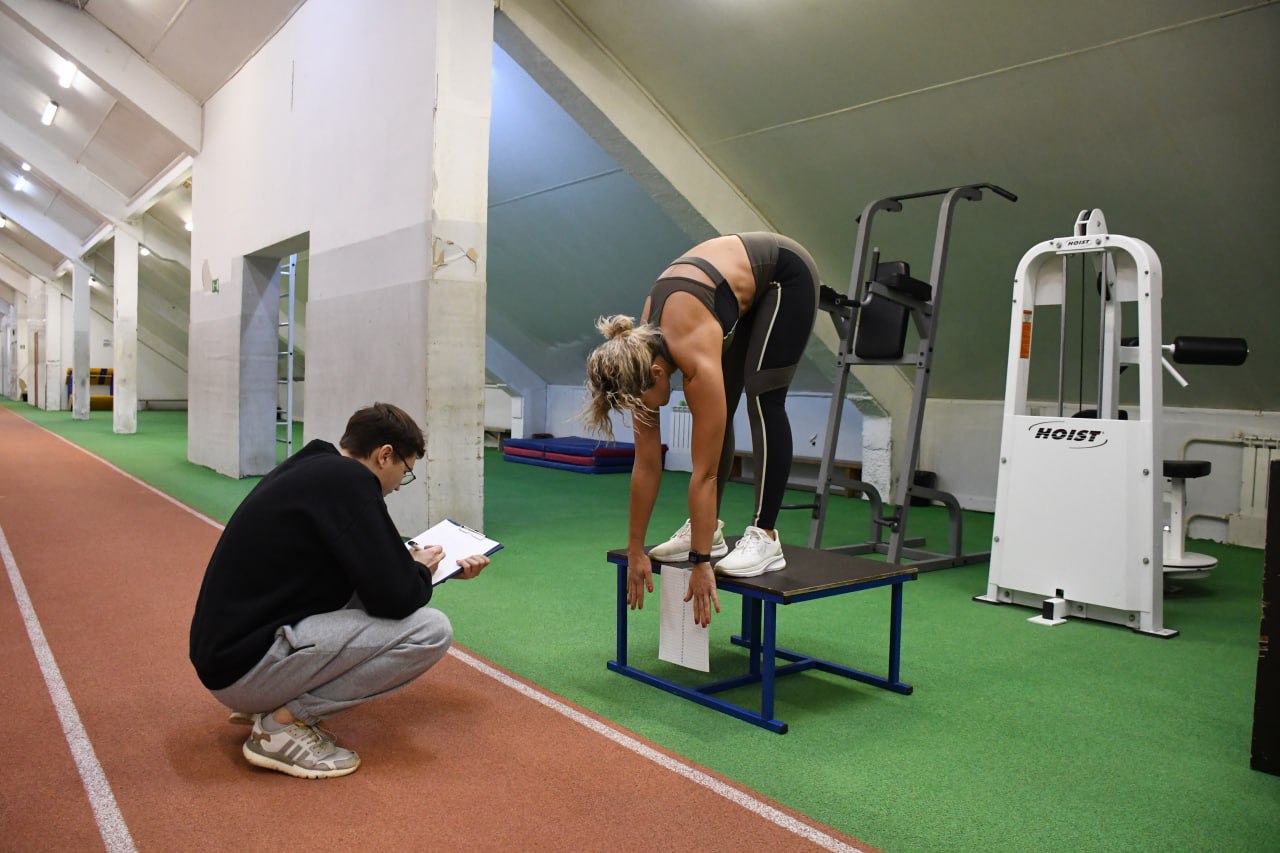 В Жуковском на базе спортивной школы "Метеор" состоялась сдача нормативов Всероссийского физкультурно-спортивного комплекса «Готов к труду и обороне» среди работников муниципальных учреждений В Жуковском на базе спортивной школы "Метеор" состоялась сдача нормативов Всероссийского физкультурно-спортивного комплекса «Готов к труду и обороне» среди работников муниципальных учреждений