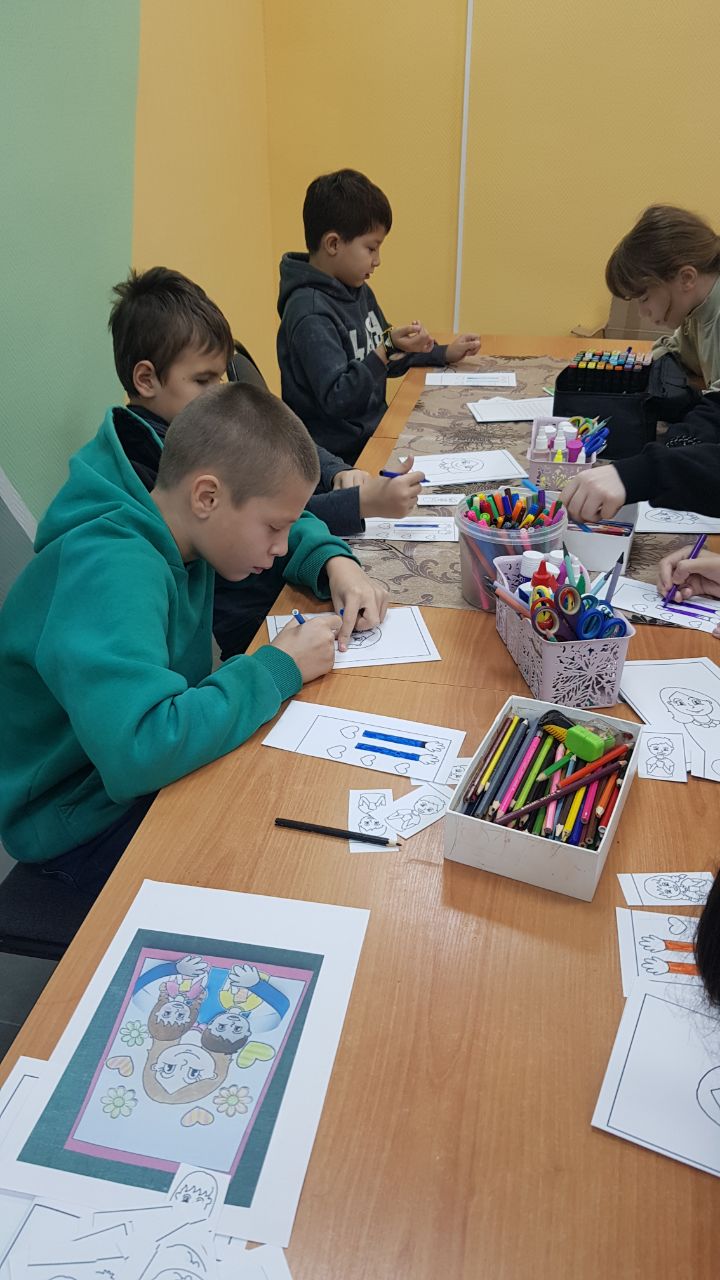 Мастер-класс "Мамочка любимая" провели в Столбовской библиотеке им.О.Кургузова