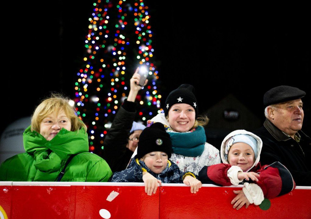 Владимир Волков: Зажжение иллюминации на ёлках округа, первый матч по игре «БаскетЛёд» и только отличное настроение - дали старт новому сезону губернаторского проекта «Зима в Подмосковье» Владимир Волков: Зажжение иллюминации на ёлках округа, первый матч по игре «БаскетЛёд» и только отличное настроение - дали старт новому сезону губернаторского проекта «Зима в Подмосковье»