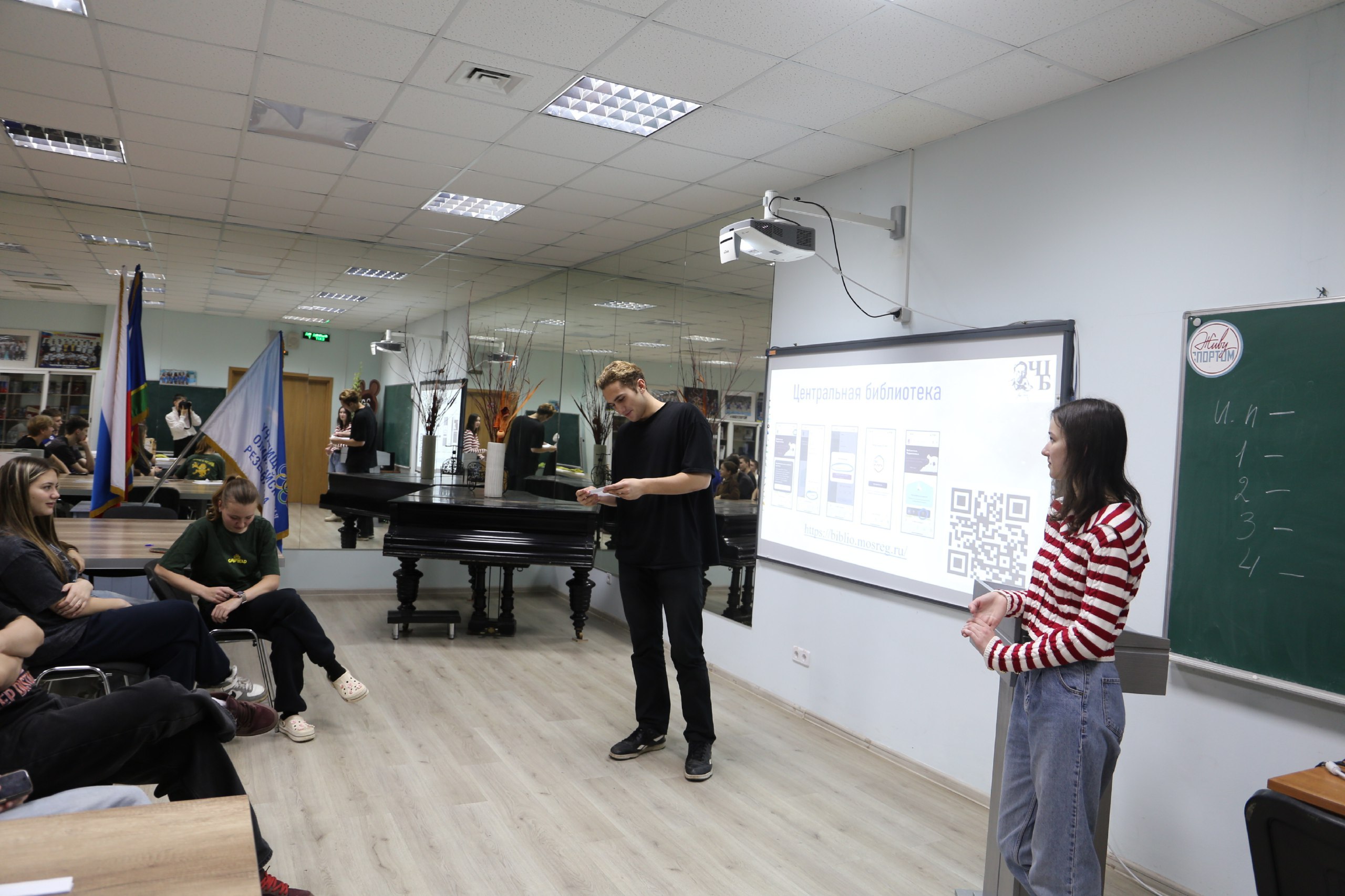 Игру «Литературная нить от матери к сыну» провели сотрудники Центральной библиотеки в училище Олимпийского резерва Игру «Литературная нить от матери к сыну» провели сотрудники Центральной библиотеки в училище Олимпийского резерва