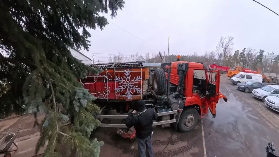 Максим Красноцветов: Работники коммунальных служб округа - настоящие волшебники!