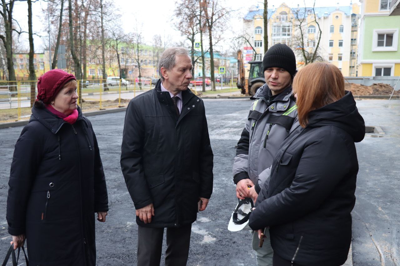 Ступинские депутаты проверили ход строительства многоквартирного дома в городе Ступинские депутаты проверили ход строительства многоквартирного дома в городе