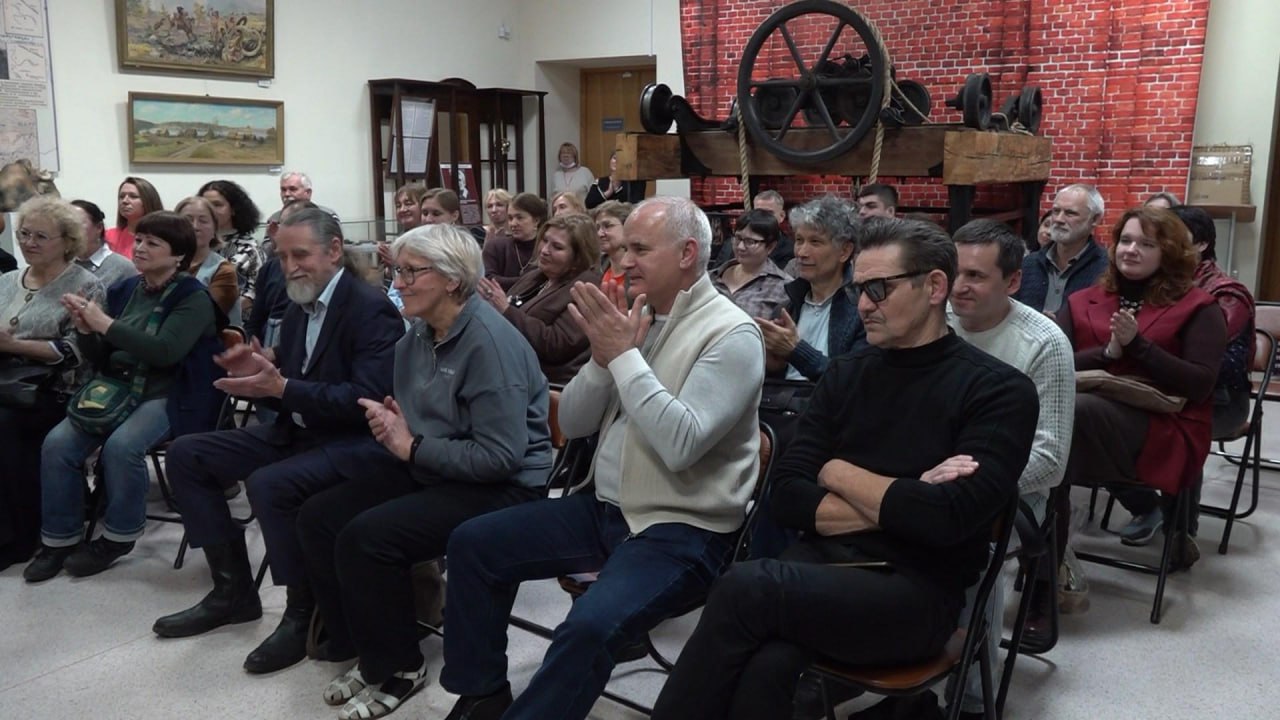 В Раменском историко-художественном музее прошёл концерт заслуженного художника России Виктора Неплюева В Раменском историко-художественном музее прошёл концерт заслуженного художника России Виктора Неплюева