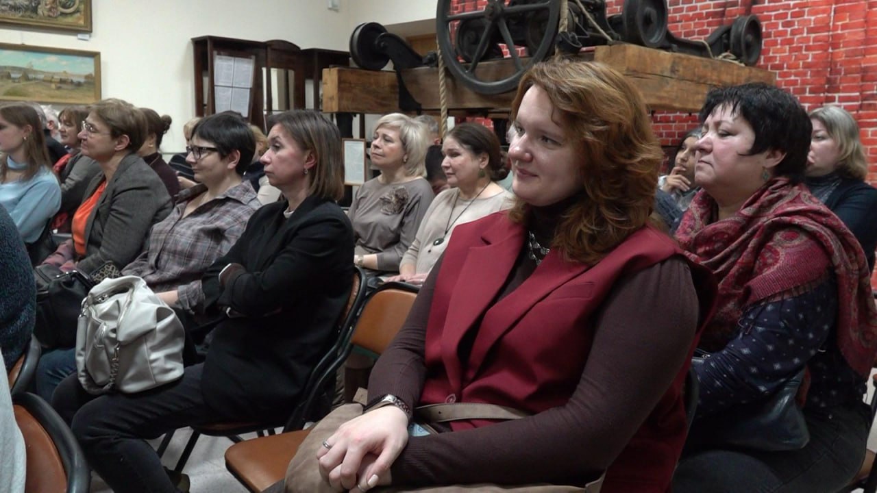 В Раменском историко-художественном музее прошёл концерт заслуженного художника России Виктора Неплюева В Раменском историко-художественном музее прошёл концерт заслуженного художника России Виктора Неплюева