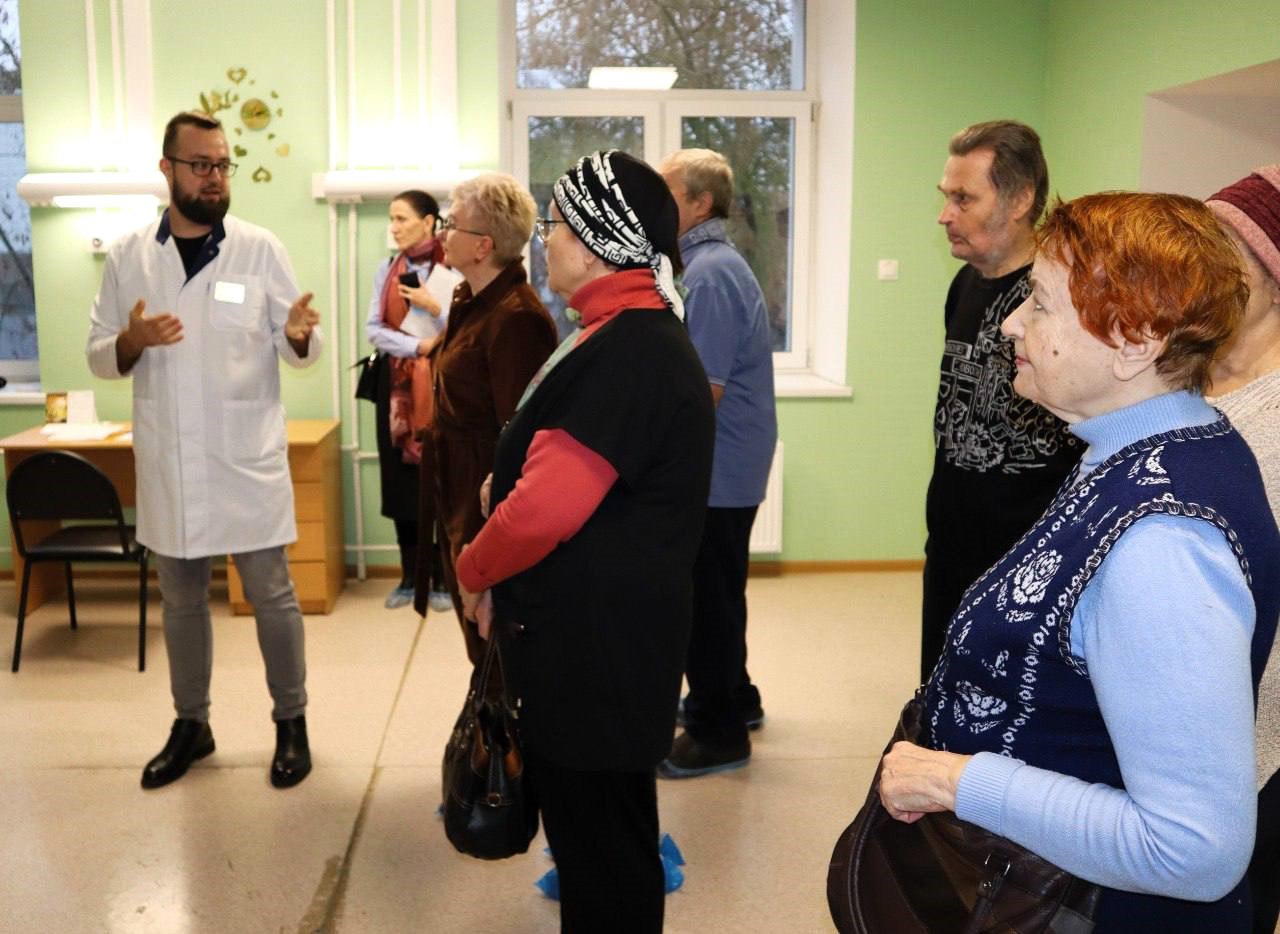 В Электростальской больнице прошла экскурсия по стационарному отделению реабилитации В Электростальской больнице прошла экскурсия по стационарному отделению реабилитации