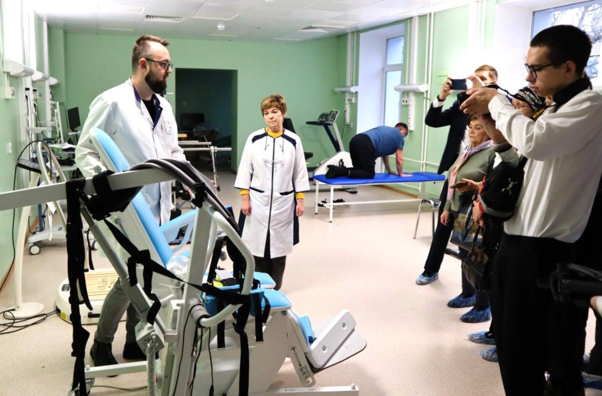В Электростальской больнице прошла экскурсия по стационарному отделению реабилитации В Электростальской больнице прошла экскурсия по стационарному отделению реабилитации