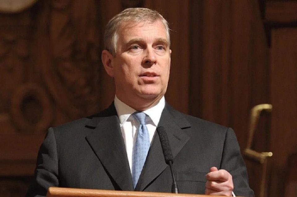 Король Британии Карл III лишил экс-принца Эндрю двух последних титулов на фоне скандала вокруг его связей с Эпштейном — The Gazette