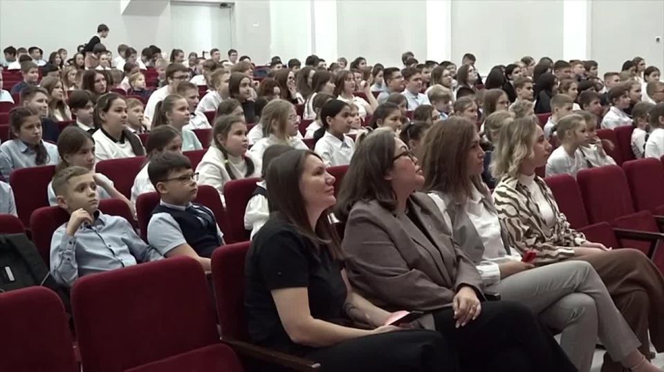 В школе №9 прошёл праздник ко Дню матери с мастер-классом по дорожной безопасности