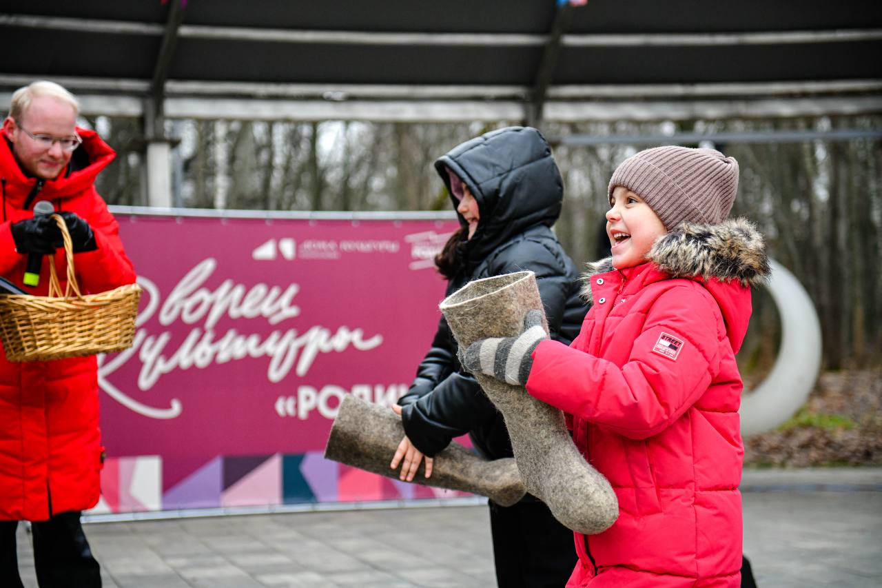 Зимний сезон открыли в парке Толстого Зимний сезон открыли в парке Толстого