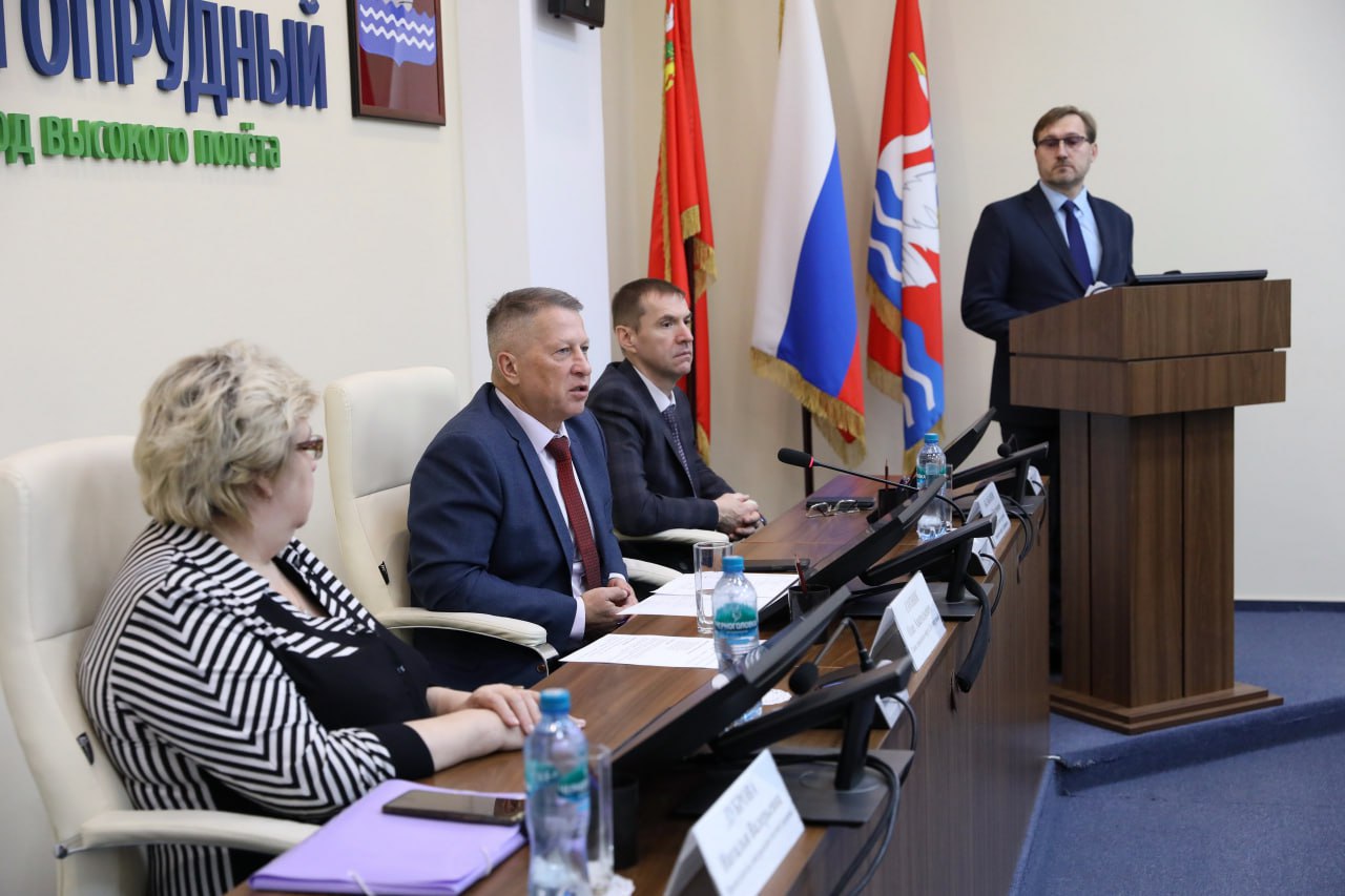 Подготовку города к Новому году и меры поддержки бизнеса обсудили в Долгопрудном Подготовку города к Новому году и меры поддержки бизнеса обсудили в Долгопрудном
