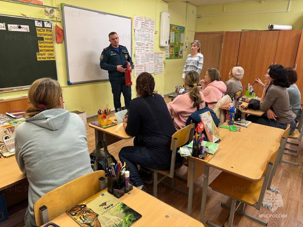 В Химках сотрудники МЧС России проводят профилактические беседы с родителями школьников В Химках сотрудники МЧС России проводят профилактические беседы с родителями школьников
