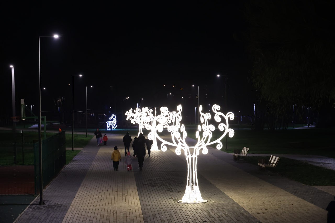 1 декабря в сквере имени Бориса Громцева состоялось торжественное зажжение огней на главной городской ёлке в рамках проекта «Зима в Подмосковье» 1 декабря в сквере имени Бориса Громцева состоялось торжественное зажжение огней на главной городской ёлке в рамках проекта «Зима в Подмосковье»