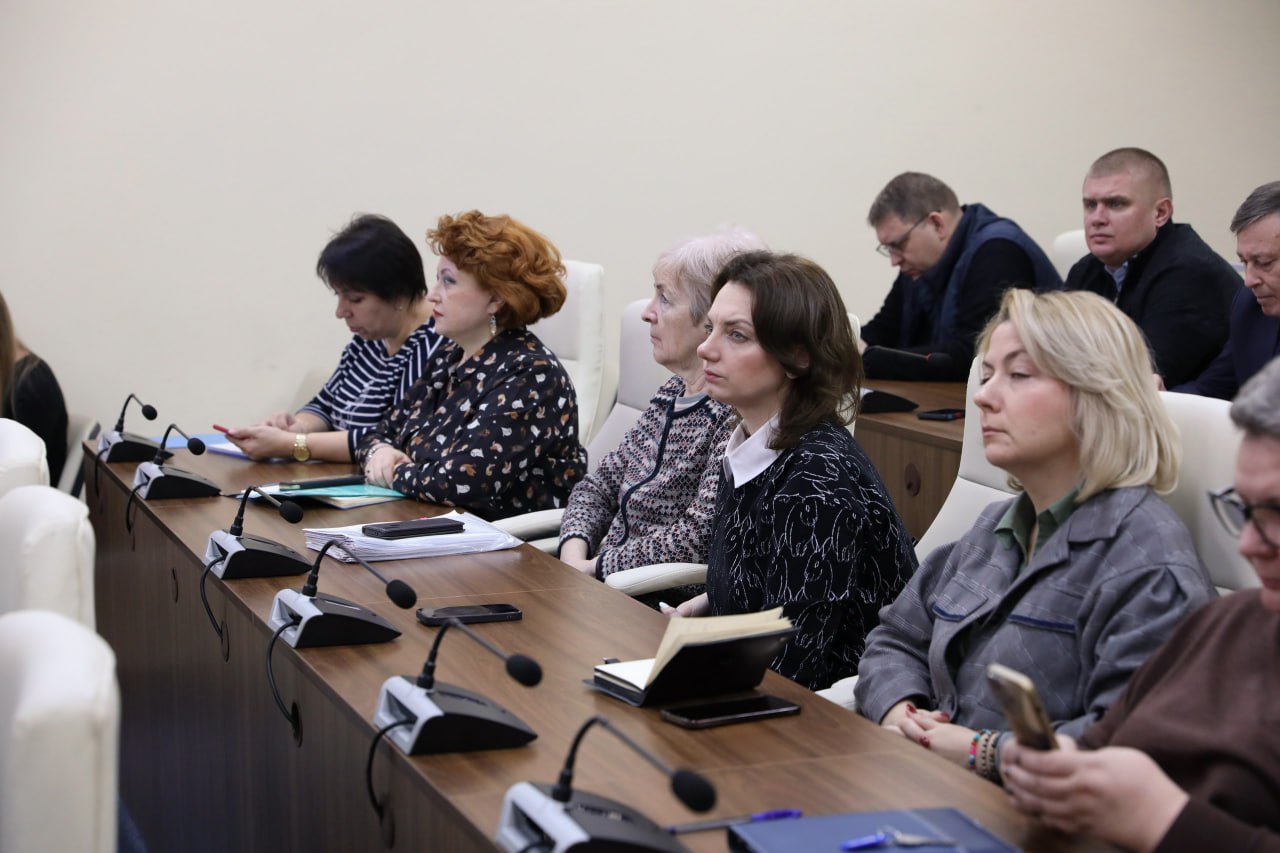 Подготовку города к Новому году и меры поддержки бизнеса обсудили в Долгопрудном Подготовку города к Новому году и меры поддержки бизнеса обсудили в Долгопрудном