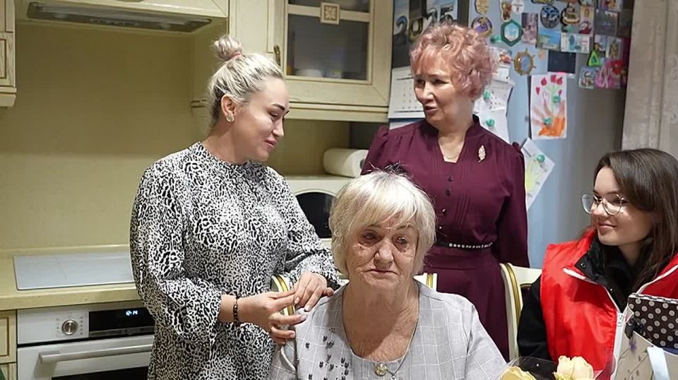 В преддверии Дня матери жительницы округа Пушкинский, чьи сыновья отдали свои жизни, защищая Родину, получили теплые слова поддержки