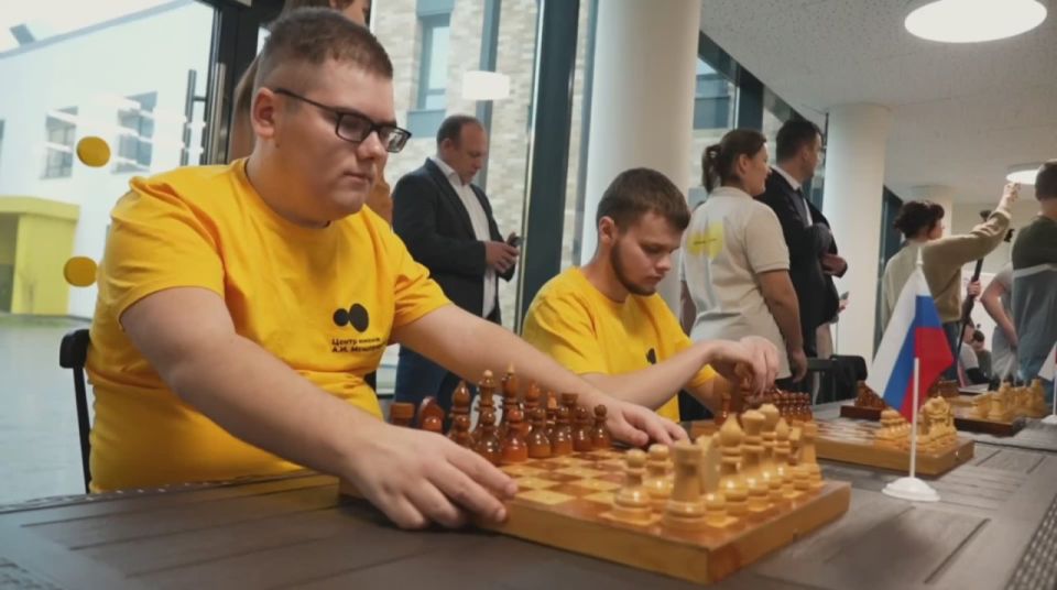 Вместе с сенатором Российской Федерации, гроссмейстером Сергеем Карякиным и руководителем филиала Фонда «Защитники Отечества» Ольгой Ермаковой открыли на базе реабилитационного центра для участников СВО им. А.И. Мещерякова...