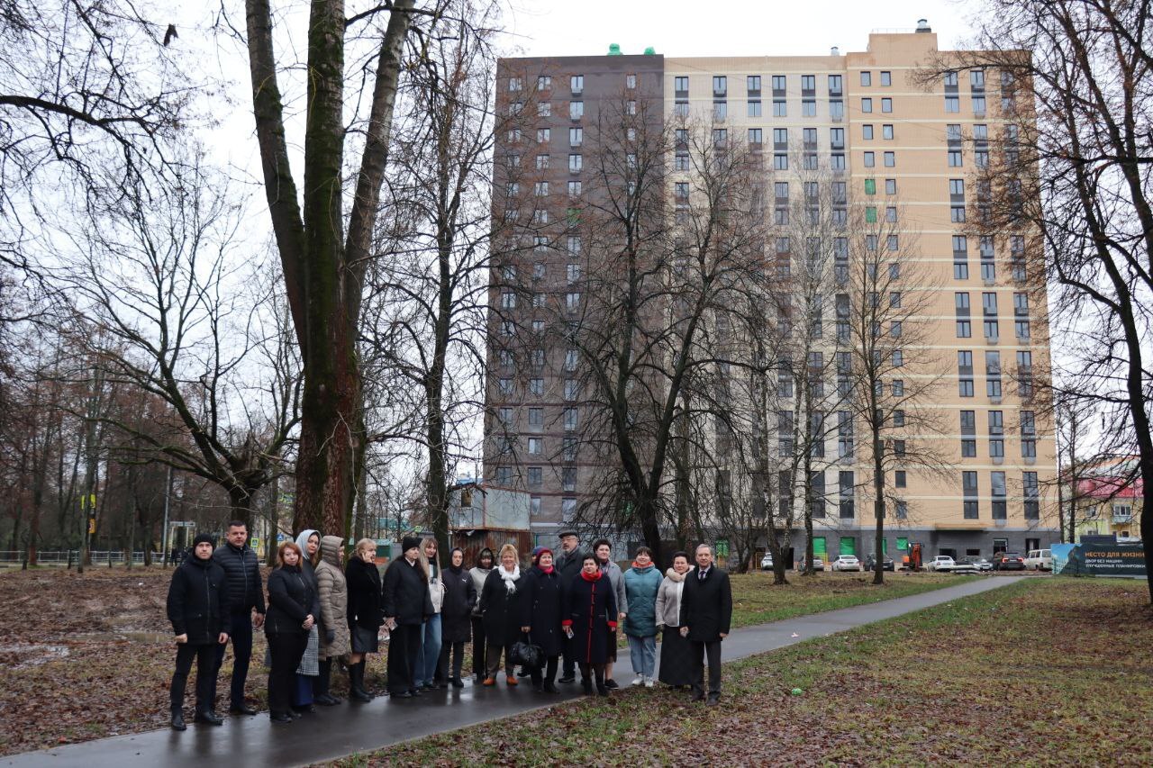 Ступинские депутаты проверили ход строительства многоквартирного дома в городе Ступинские депутаты проверили ход строительства многоквартирного дома в городе