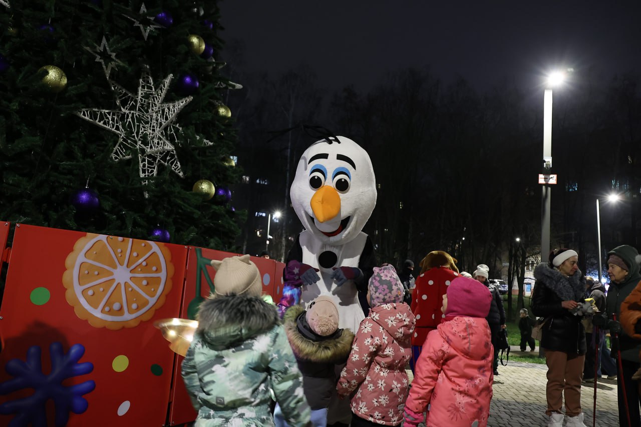 1 декабря в сквере имени Бориса Громцева состоялось торжественное зажжение огней на главной городской ёлке в рамках проекта «Зима в Подмосковье» 1 декабря в сквере имени Бориса Громцева состоялось торжественное зажжение огней на главной городской ёлке в рамках проекта «Зима в Подмосковье»