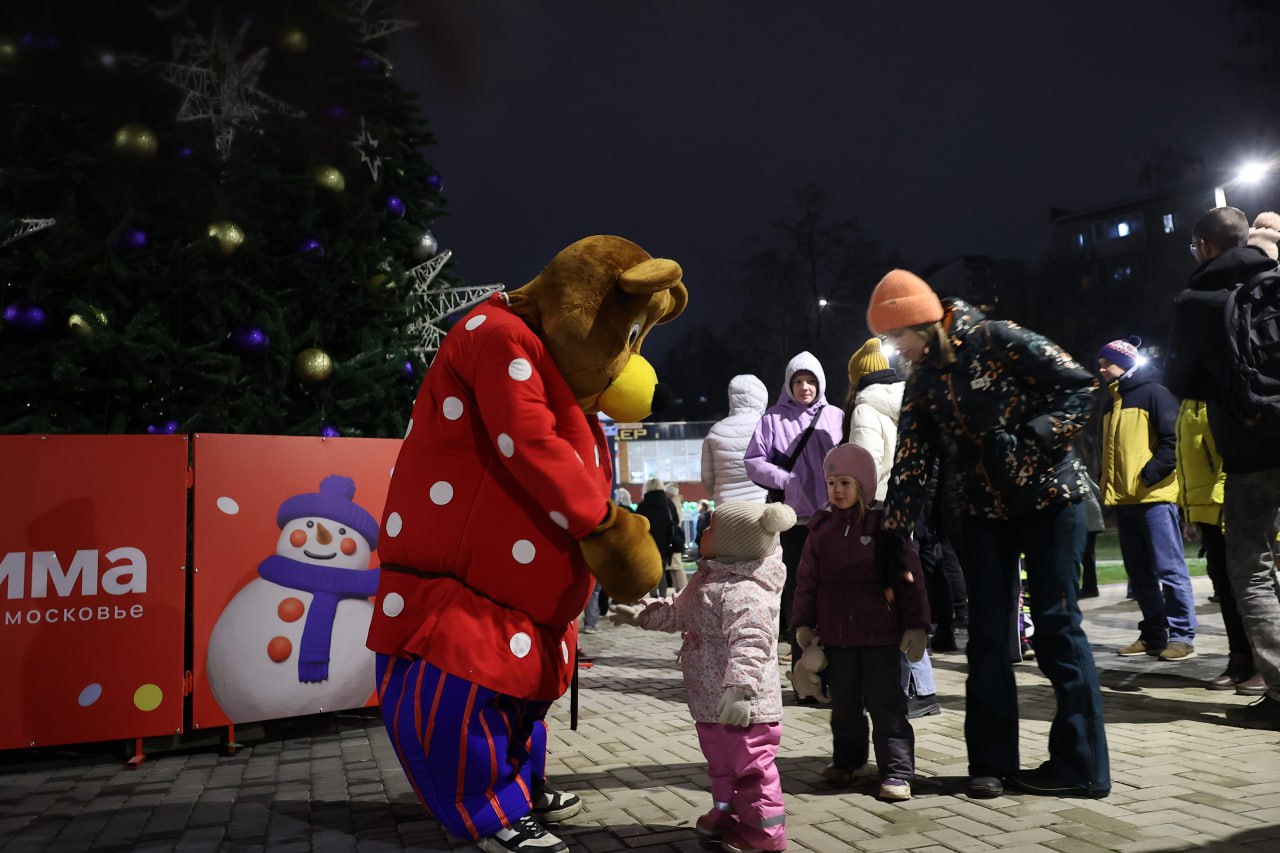 1 декабря в сквере имени Бориса Громцева состоялось торжественное зажжение огней на главной городской ёлке в рамках проекта «Зима в Подмосковье» 1 декабря в сквере имени Бориса Громцева состоялось торжественное зажжение огней на главной городской ёлке в рамках проекта «Зима в Подмосковье»