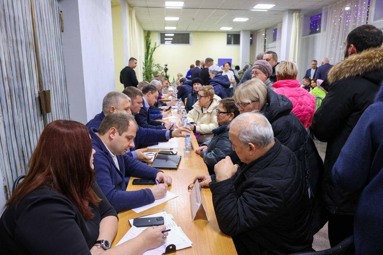 Григорий Артамонов: Выездная администрация на Силикатной всегда проходит насыщенно — жители активно участвуют в жизни своего микрорайона, и за это им большое спасибо Григорий Артамонов: Выездная администрация на Силикатной всегда проходит насыщенно — жители активно участвуют в жизни своего микрорайона, и за это им большое спасибо