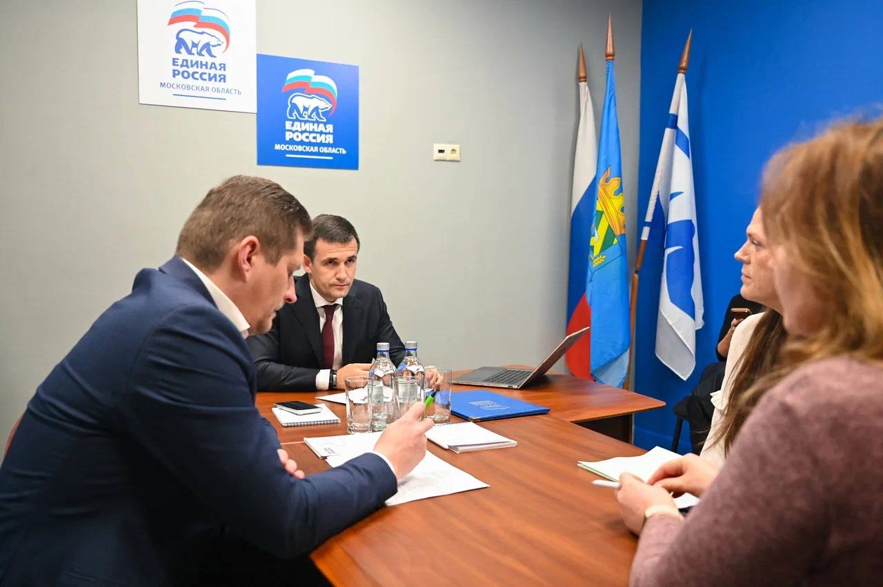 Станислав Каторов открыл декаду приёмов в честь Дня рождения «Единой России» Станислав Каторов открыл декаду приёмов в честь Дня рождения «Единой России»