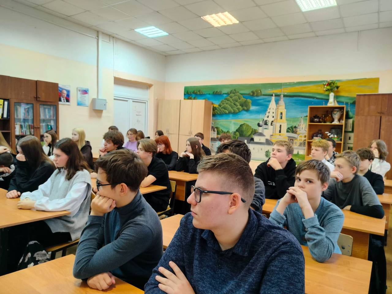 Советник главы Городского округа Коломна, участник спецоперации Дмитрий Глодов и руководитель коломенского отделения Ассоциации ветеранов СВО Подмосковья Алексей Каратеев провели урок Мужества для учеников школы №14 Советник главы Городского округа Коломна, участник спецоперации Дмитрий Глодов и руководитель коломенского отделения Ассоциации ветеранов СВО Подмосковья Алексей Каратеев провели урок Мужества для учеников школы №14