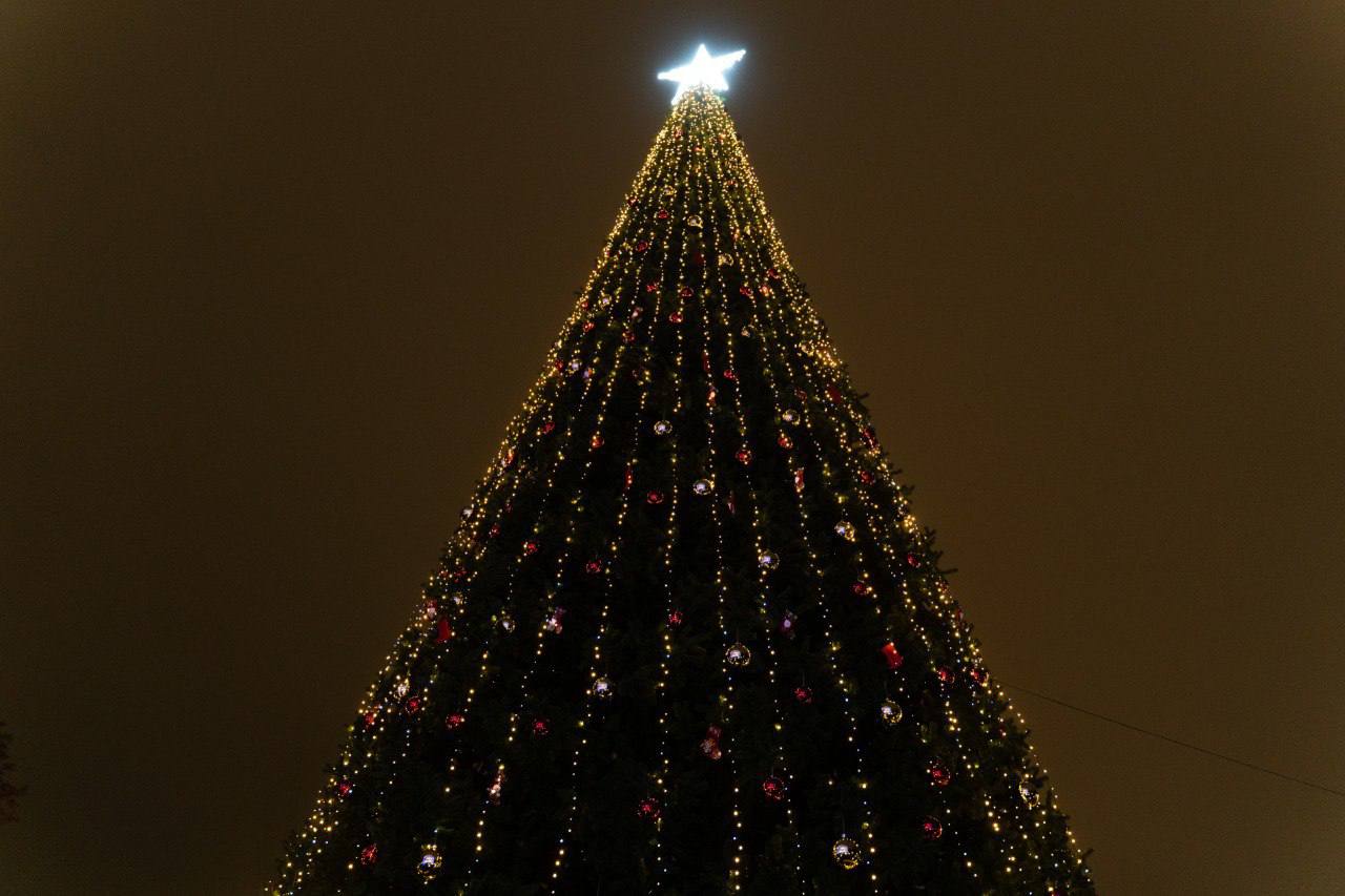 Наполним, что в городском парке началась работа почты Деда Мороза