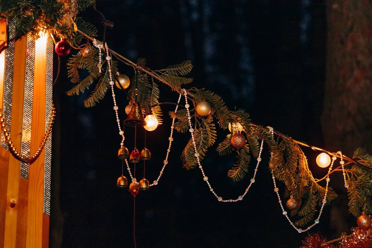 Домодедово зажигает огни: новогодняя атмосфера уже в парках округа Домодедово зажигает огни: новогодняя атмосфера уже в парках округа