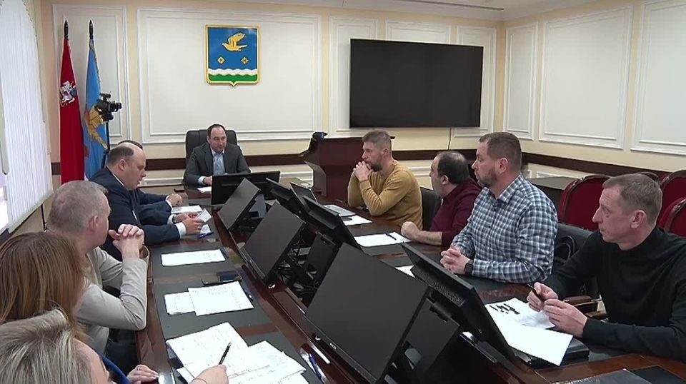 Сергей Мужальских: С профильными заместителями, представителями подрядной организации обсудил реализацию проекта по строительству поселка для медиков