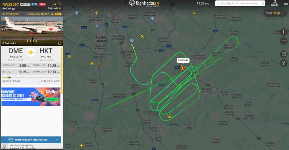 Самолет авиакомпании Red Wings, следовавший из Москвы в Пхукет, подал сигнал тревоги и готовится к аварийной посадке из-за возгорания двигателя