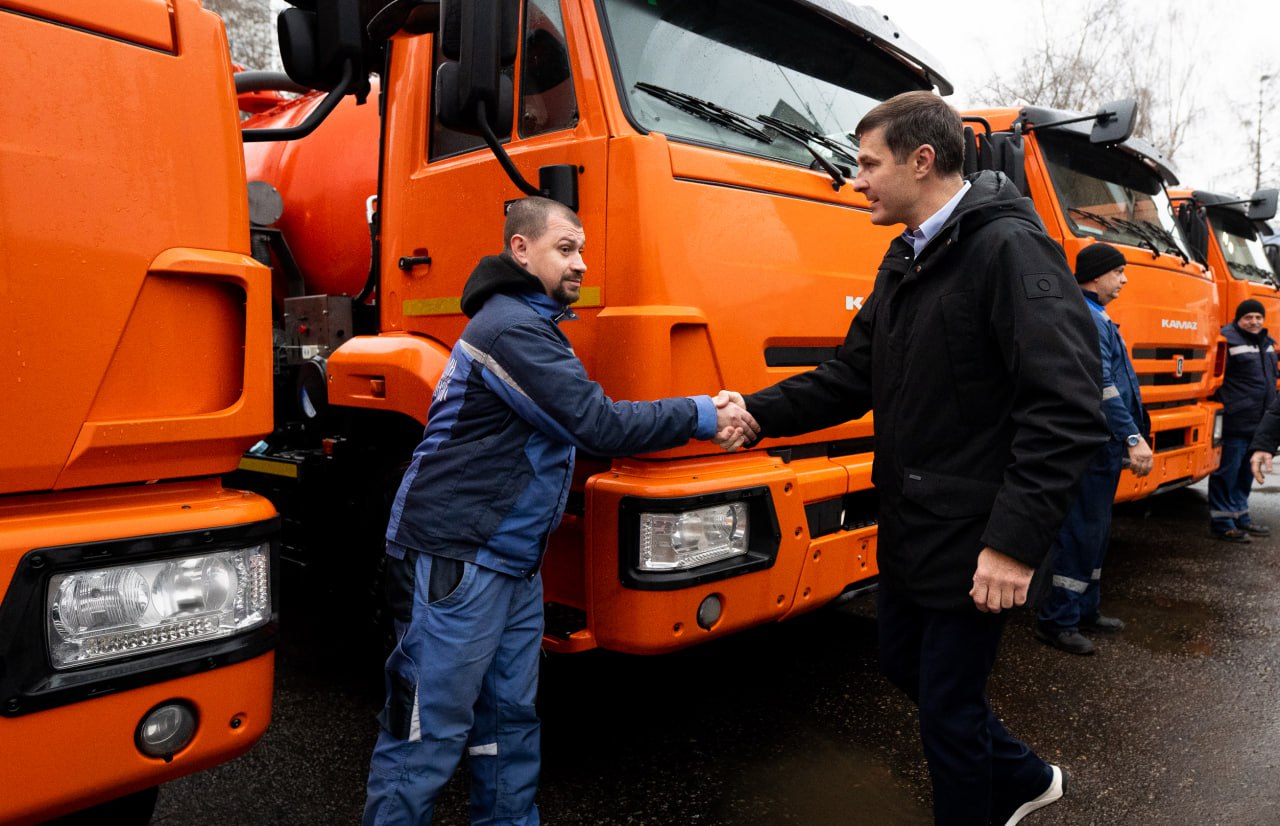 Владимир Волков: +13 новых единиц спецтехники пополнили автопарк «Люберецкого водоканала» Владимир Волков: +13 новых единиц спецтехники пополнили автопарк «Люберецкого водоканала»