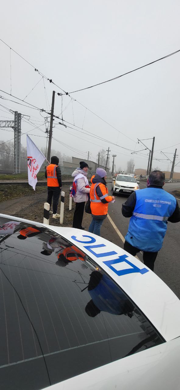 В рамках акции "Берегись поезда" 2 декабря на железнодорожном переезде в Софрино по красноармейской ветке провели профилактический рейд В рамках акции "Берегись поезда" 2 декабря на железнодорожном переезде в Софрино по красноармейской ветке провели профилактический рейд