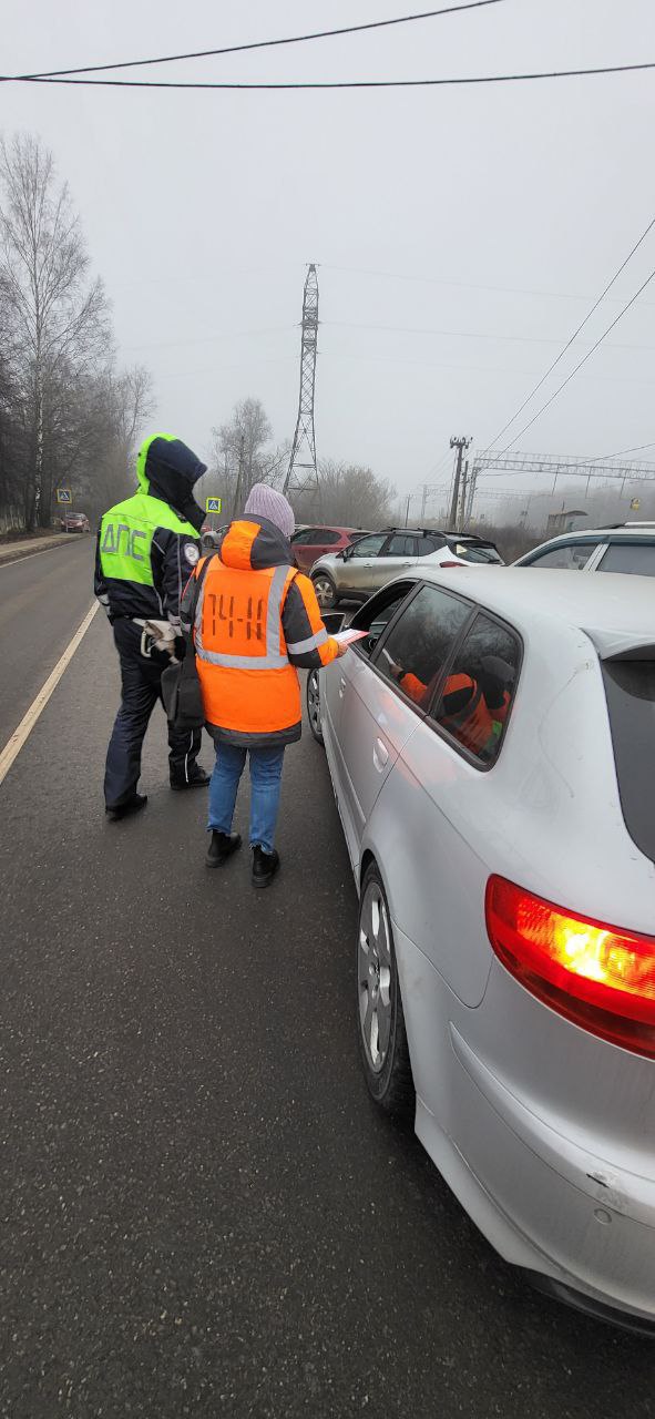 В рамках акции "Берегись поезда" 2 декабря на железнодорожном переезде в Софрино по красноармейской ветке провели профилактический рейд В рамках акции "Берегись поезда" 2 декабря на железнодорожном переезде в Софрино по красноармейской ветке провели профилактический рейд