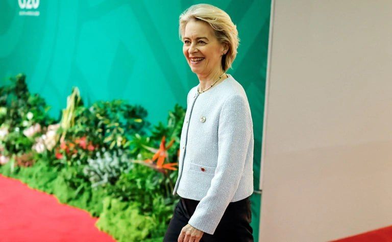 Еврокомиссия внимательно выслушала опасения Бельгии по поводу использования замороженных российских активов при выдаче Киеву «репарационного» кредита и не оставит королевство в затруднительном положении, заявила глава ЕК...