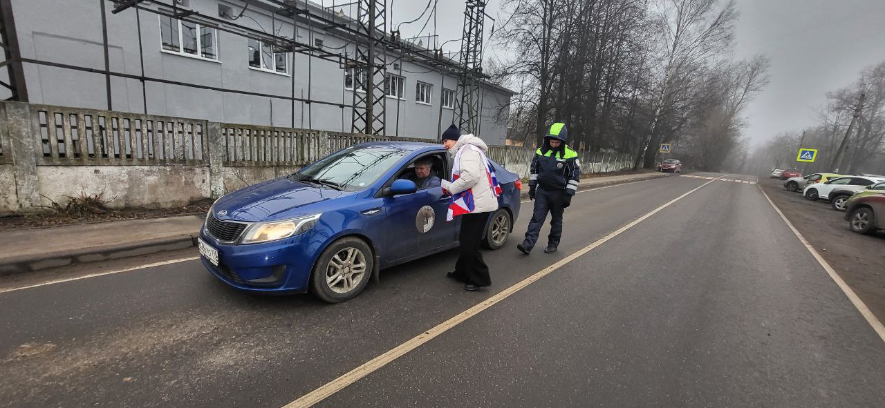 В рамках акции "Берегись поезда" 2 декабря на железнодорожном переезде в Софрино по красноармейской ветке провели профилактический рейд В рамках акции "Берегись поезда" 2 декабря на железнодорожном переезде в Софрино по красноармейской ветке провели профилактический рейд