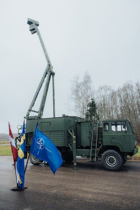 Латвии подарили несколько "Жирафов"