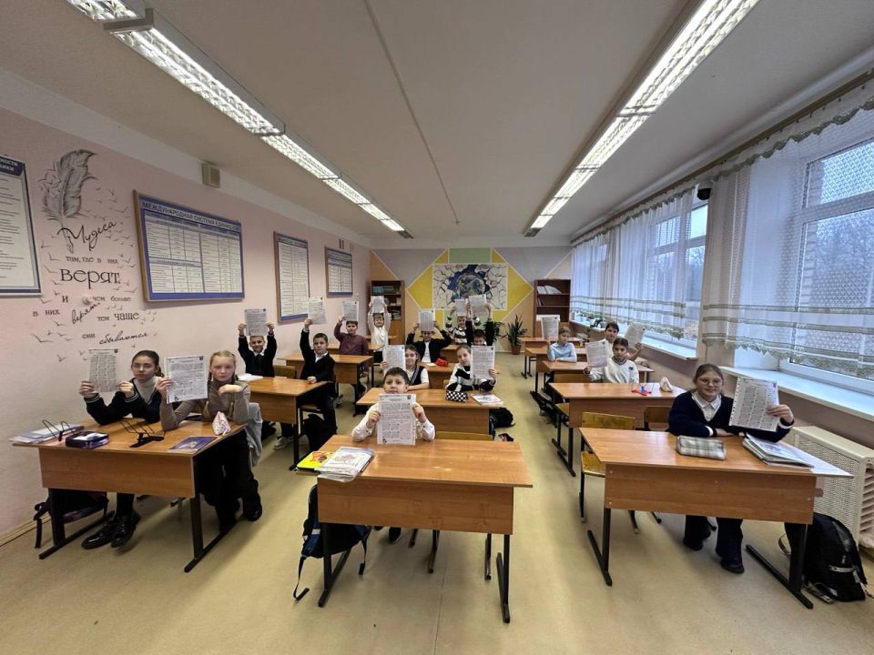 Ученики 5-х классов приняли участие в международном флешмобе "Задача дня", инициатором которого является институт системно - деятельностной педагогики - "Учись учиться" Л.Г. Петерсон