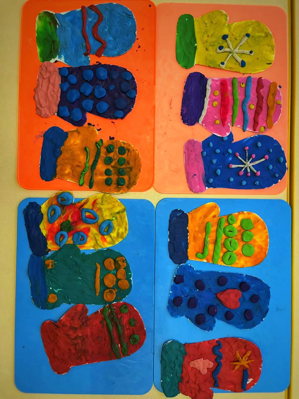 В рамках проекта "Предшкола: стандарт детского сада" на тематической неделе "Творческая лаборатория" - лексическая тема "Зима" - в творческой лаборатории старшей группы №44 дошкольного отделения гимназии №2 м.о. Чехов...