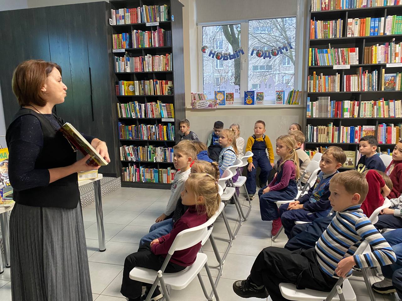 Дети из чеховского детского сада узнали, как устроена библиотека Дети из чеховского детского сада узнали, как устроена библиотека