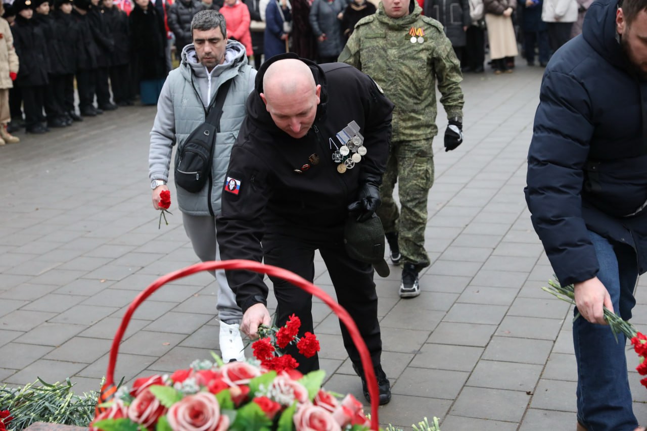 В Долгопрудном почтили память героев Битвы за Москву В Долгопрудном почтили память героев Битвы за Москву