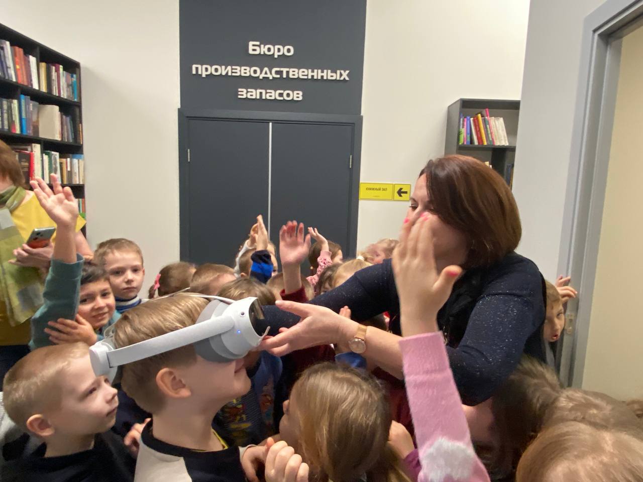 Дети из чеховского детского сада узнали, как устроена библиотека Дети из чеховского детского сада узнали, как устроена библиотека