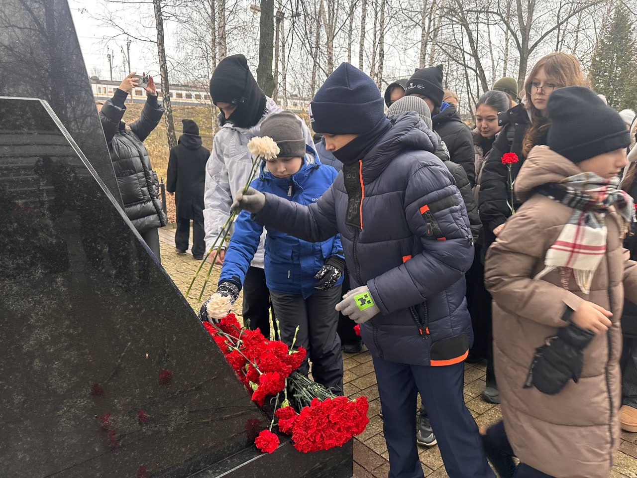 В Долгопрудном почтили память героев Битвы за Москву В Долгопрудном почтили память героев Битвы за Москву
