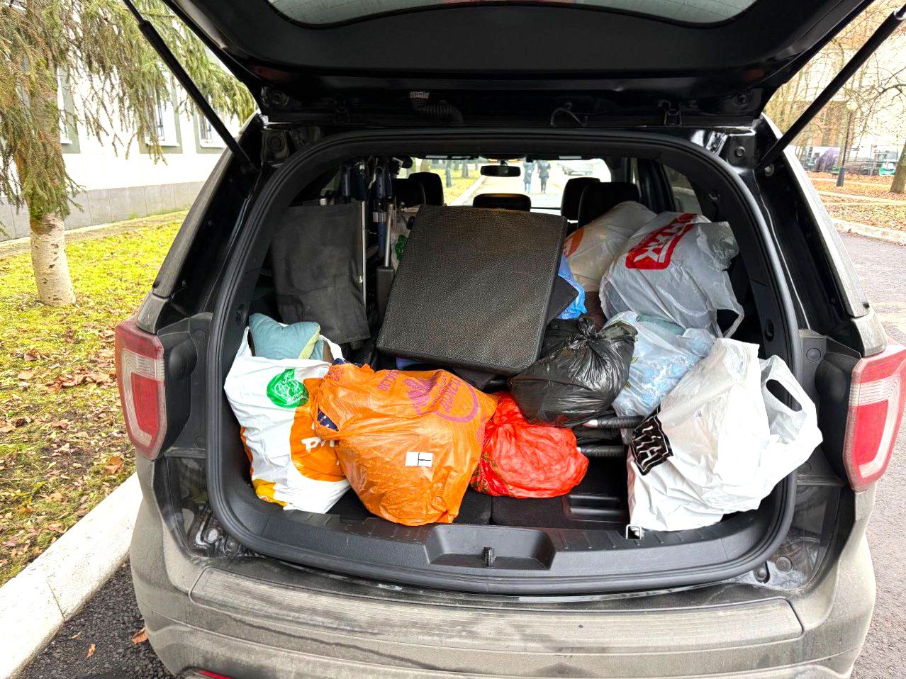 В нашем городском округе продолжает свою работу гуманитарный пункт «Электростальский тыл»