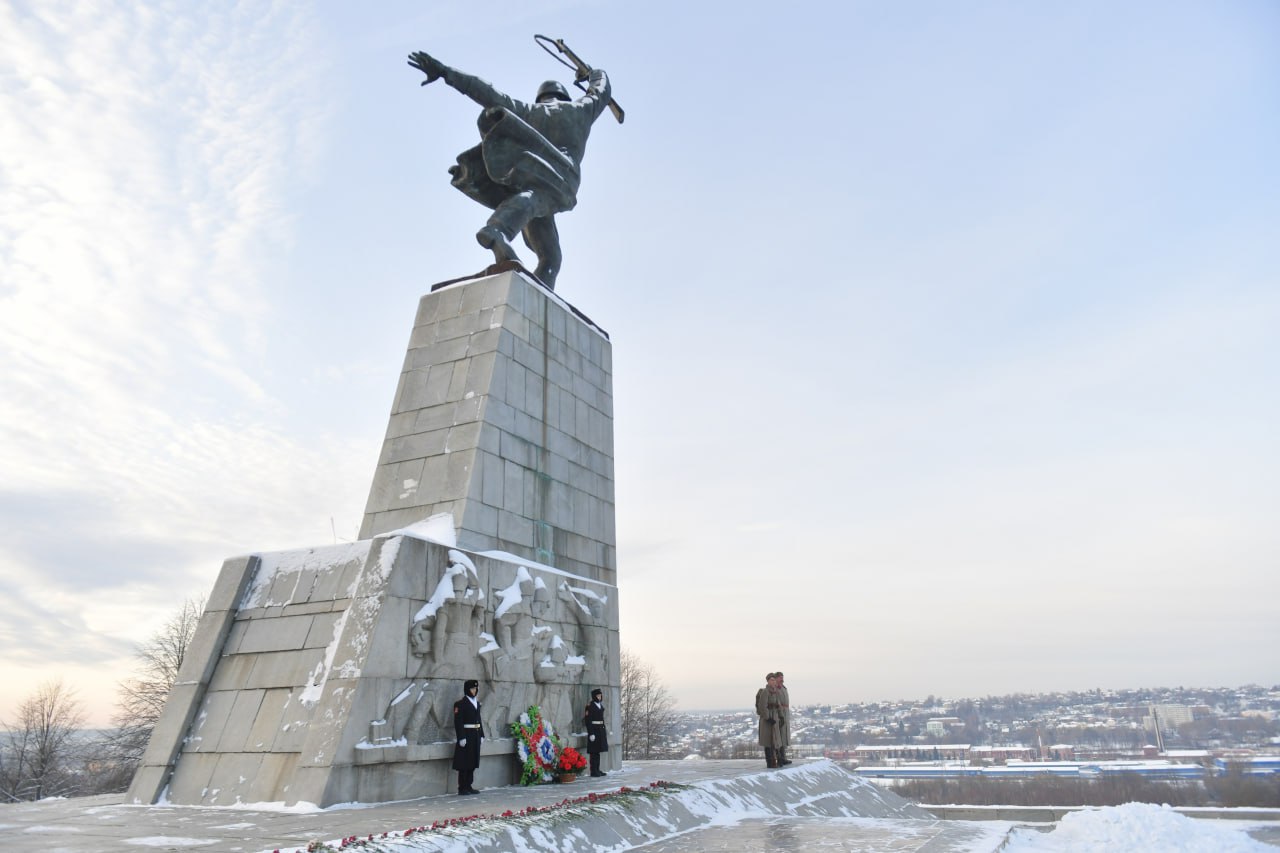 Запомните:. От этого порога, в лавине дыма, крови и невзгод