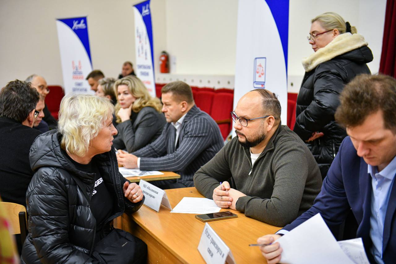 94 обращения жителей приняли на выездной администрации в Химках 94 обращения жителей приняли на выездной администрации в Химках