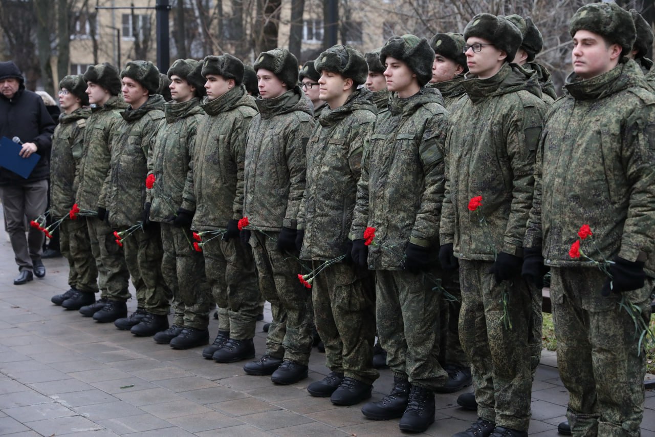 В Долгопрудном почтили память героев Битвы за Москву В Долгопрудном почтили память героев Битвы за Москву