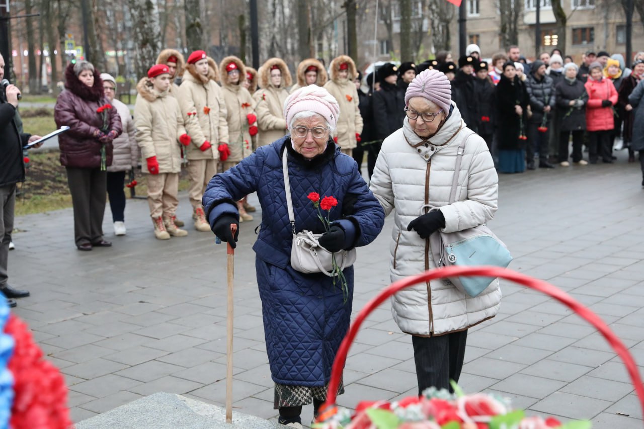 В Долгопрудном почтили память героев Битвы за Москву В Долгопрудном почтили память героев Битвы за Москву