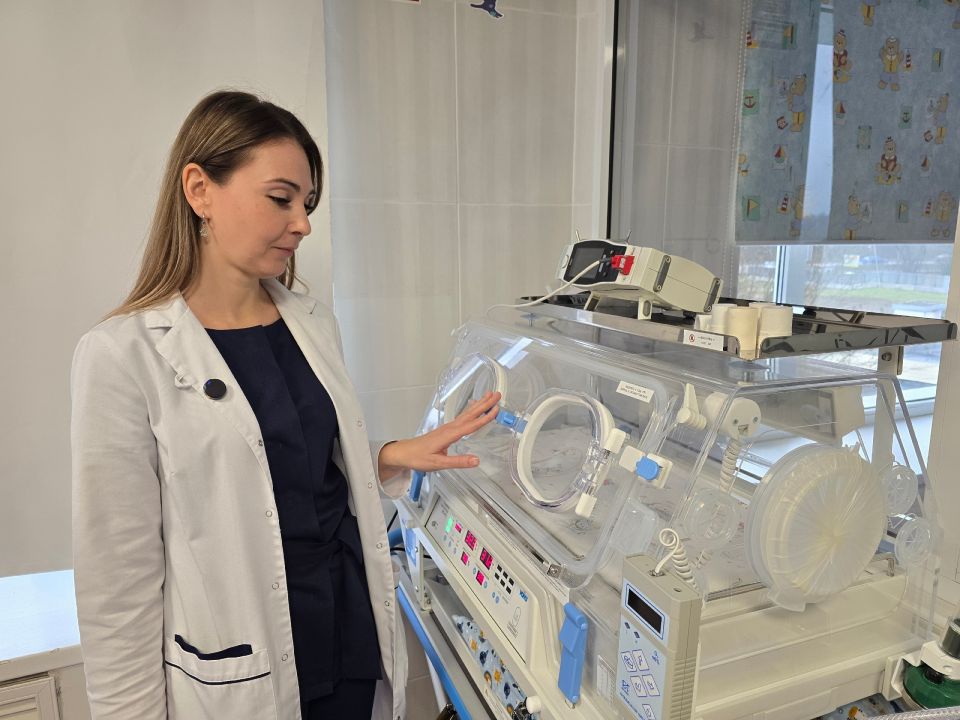 В отделение реанимации и интенсивной терапии новорожденных Видновского перинатального центра поступил современный транспортный инкубатор для новорожденных