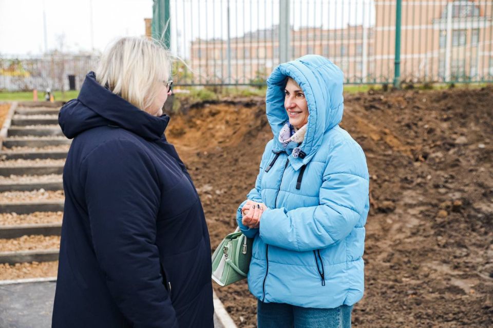 На Коммунальном проезде в Химках обустраивают новые остановочные комплексы