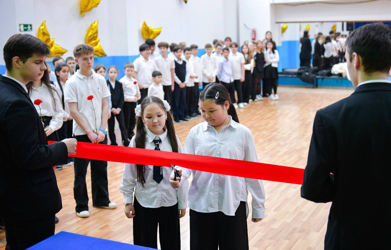 В школе Химок открыли Парту Героя в честь военного медика В школе Химок открыли Парту Героя в честь военного медика